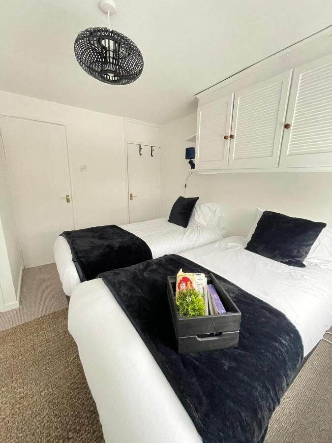 Lovely 1 Bed Home Near Hospital, With Parking & Garden Work Contractor Leisure, Sapphire Cambridge Exterior foto