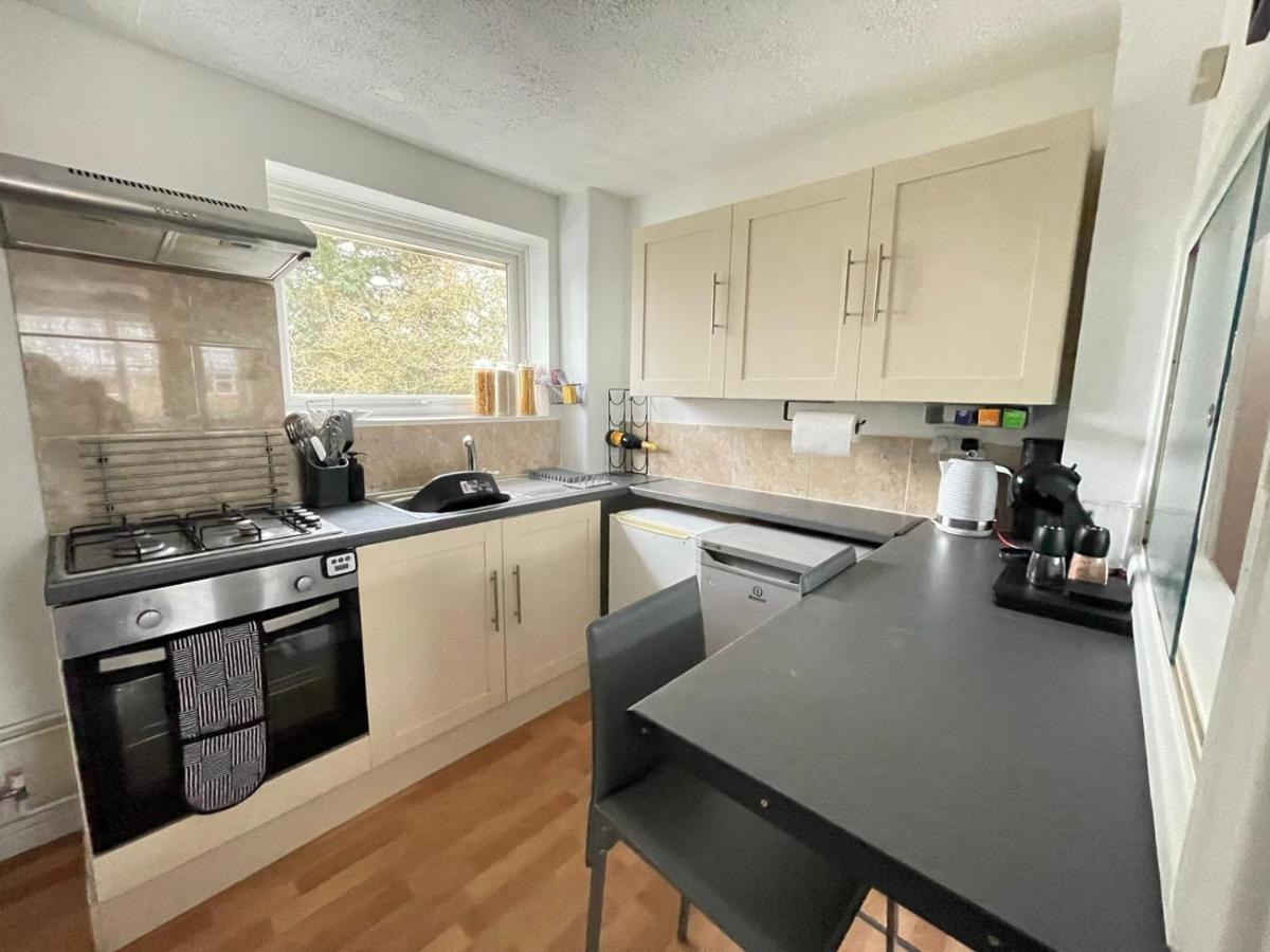 Lovely 1 Bed Home Near Hospital, With Parking & Garden Work Contractor Leisure, Sapphire Cambridge Exterior foto