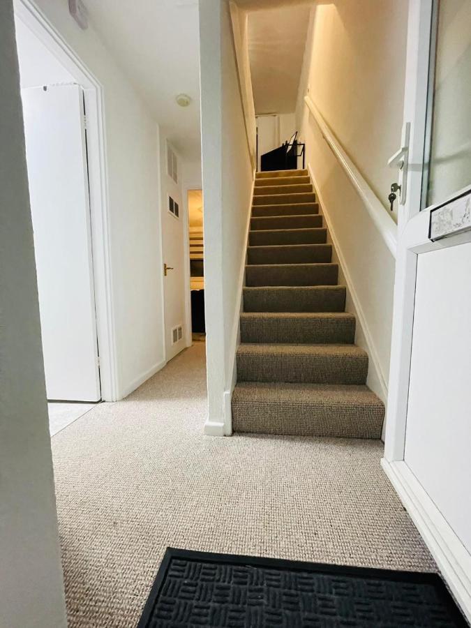 Lovely 1 Bed Home Near Hospital, With Parking & Garden Work Contractor Leisure, Sapphire Cambridge Exterior foto