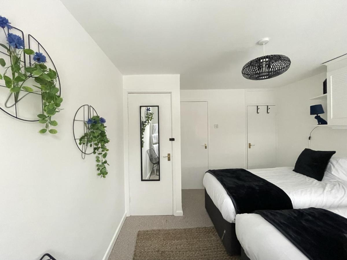 Lovely 1 Bed Home Near Hospital, With Parking & Garden Work Contractor Leisure, Sapphire Cambridge Exterior foto