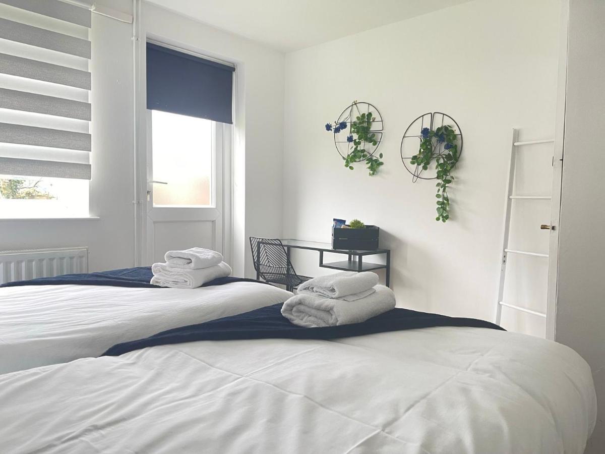 Lovely 1 Bed Home Near Hospital, With Parking & Garden Work Contractor Leisure, Sapphire Cambridge Exterior foto